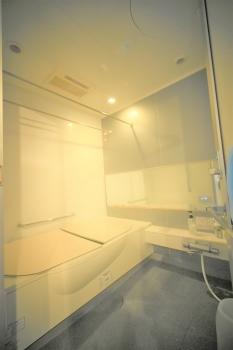 浴室換気乾燥機付きフルオートバスは１６２０サイズございます。