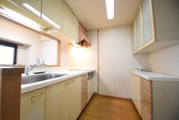 システムキッチン、カップボード