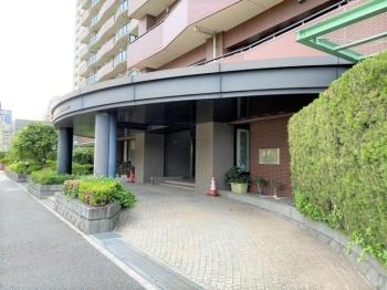 車寄せのあるエントランス