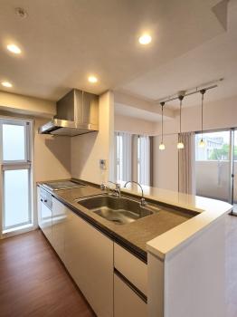 対面式システムキッチン　（CGにて作成したリフォームイメージ）