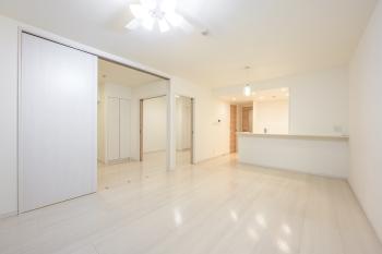 ガス温水式床暖房のある約13.0帖のリビング・ダイニング