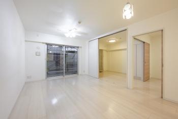 リビング・ダイニングと洋室2と洋室3は引き戸で繋がります。