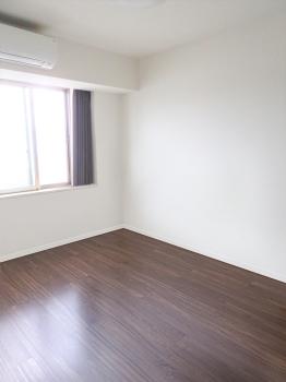 東側洋室写真　CGで作成したリフォームイメージです。