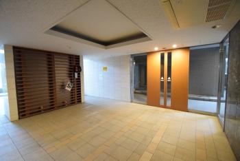 清掃の行き届いたエントランスホール