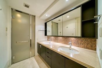 ダブルボウル仕様の洗面台