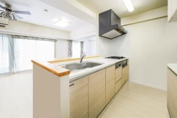 キッチン（現況写真と間取り図面をもとにCGで作成したリフォームイメージです。）