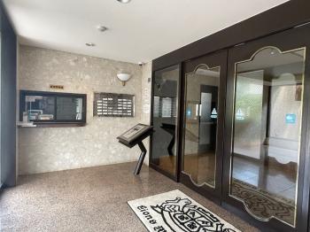 オートロックのマンション　防犯性を高めます。