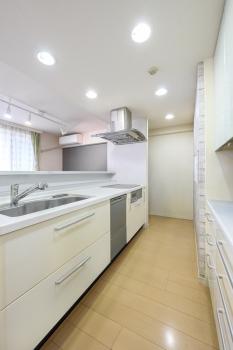 約4.1帖の対面カウンターキッチン（CGで作成したリフォームイメージです）