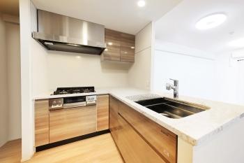 L字型のカウンターキッチン（CGで作成したリフォームイメージです。）