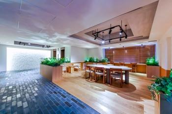 ワークスペースとしても利用できるラウンジ付エントランスホール