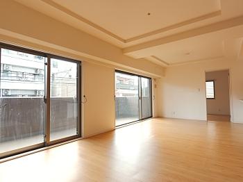 約１７帖のリビングダイニング　床暖房あり