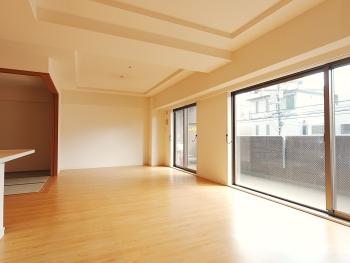 南東向きリビングダイニング　隣には和室あり