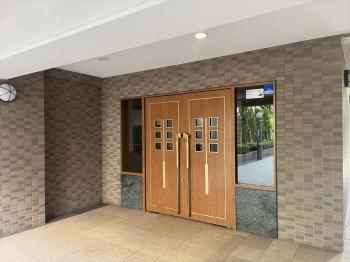 エントランス前