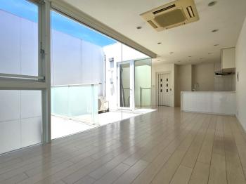 リビングダイニングキッチン（約２１．２帖）