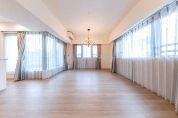 3面採光、約17.8帖のリビングダイニング