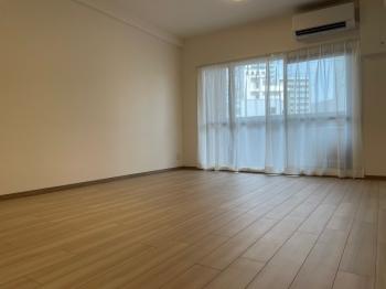 南東向きのリビングダイニング