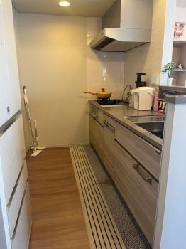 料理をしながらご家族や友人との会話を楽しめる、対面式キッチンが採用されています。