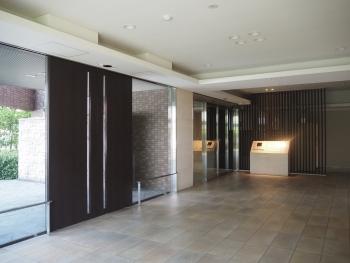 品のよさをデザインしたエントランス