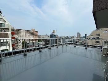 東向き　ルーフテラス