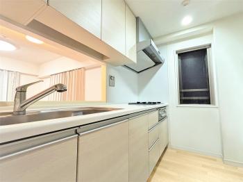 対面式キッチン（CGで作成したリフォームイメージです）