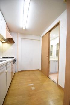 洗面所へ直接移動できる２WAYキッチン