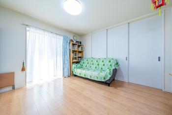 家族団らんを楽しむＬＤＫは和室を開放すると約18.5帖の広さです。