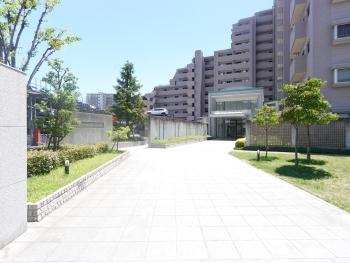 エントランスまでのアプローチ