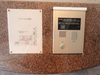 オートロック仕様のエントランス