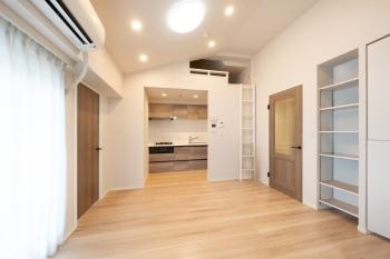 キッチン上には屋根裏収納庫があります。ＣＧで作成したリフォームイメージです