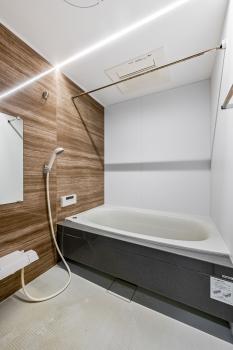 １４１８サイズ　浴室乾燥機あり。季節や天候を問わず、いつでも快適に利用可能です。