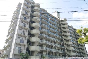 鉄筋コンクリート造地上10階建て、総戸数88戸のマンションです