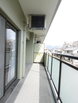 対象住戸のバルコニーです（9.33平米あります）