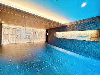 天然素材を利用し、日本の伝統美を建築に表現したエントランスホール