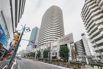 南西側からの外観