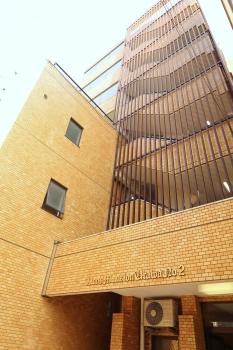 タイル調のマンション外観