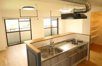 キッチンとリビングに仕切りがないため開放感がございます