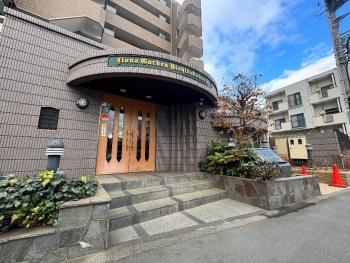 エントランス前