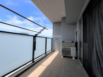 奥行きが最大１．９ｍの広々とした南西向きバルコニーです。