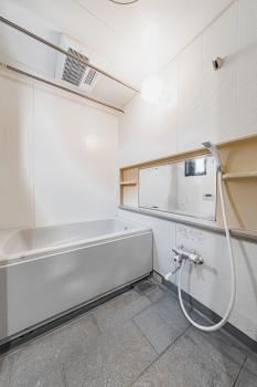 室内（浴室）　家具什器等は販売価格に含まれません