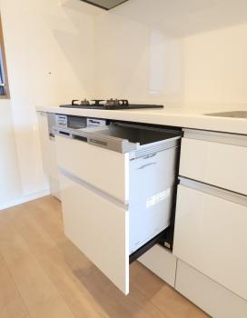 システムキッチンPanasonic製　食器洗乾燥機付き