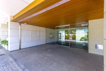 メインエントランスのアプローチです。