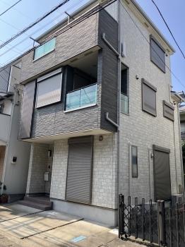 ２０１３年２月完成　３階建て　建物延べ床面積９１．０２平米