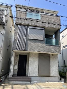 土地面積は６０．９０平米　約１８．４５坪　整形地　カースペースあり