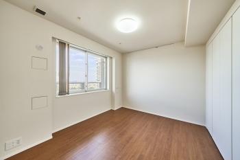 収納の多い洋室１