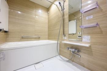 浴室は１４１８サイズのユニットバスです。浴室換気乾燥機付きです。