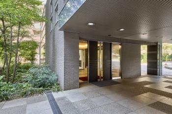 エントランス前