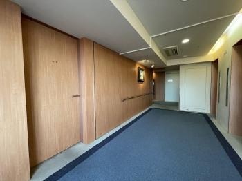 マンション内に３基のエレベーターが備わっています。