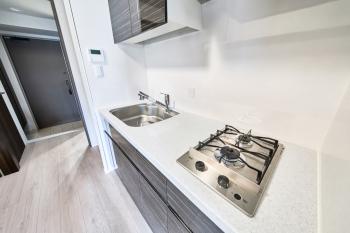 スタイリッシュな２口コンロのキッチンです。