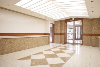 広々としたエントランスロビーです