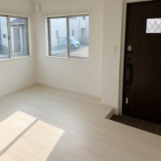 約6.4帖のアトリエ　扉が付いておりこちらからも外へ出入りが可能です。